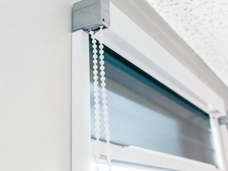 Roller blind Compact-Line with chain operation, installation on the frame