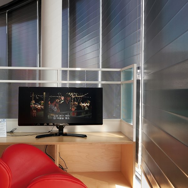 High-contrast view of the screen