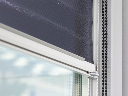 Folienrollo-Abschlusstab mit Führungsrollen Multifilm Compact-Line